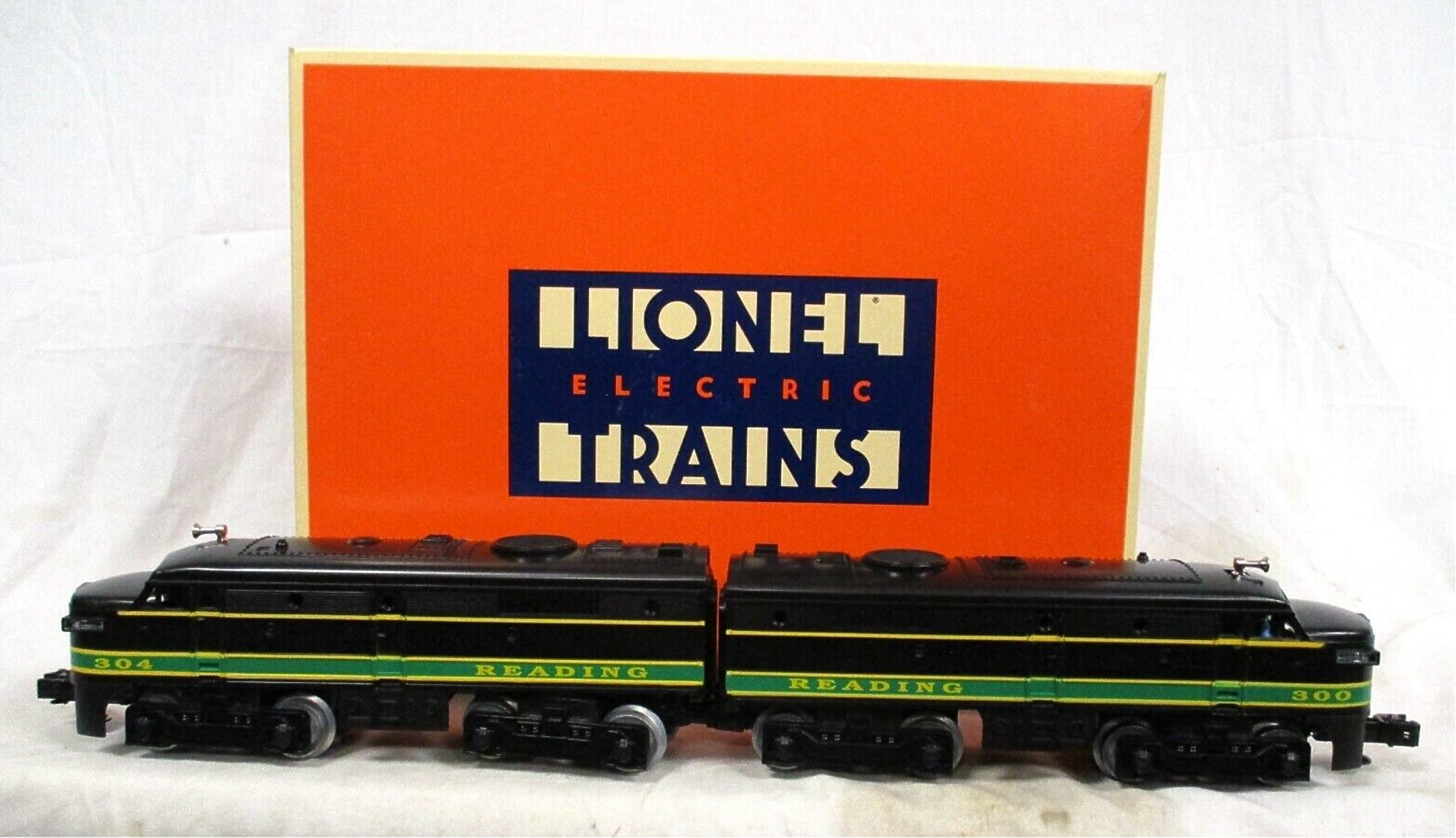 Lionel #6-18934 - Reading - FA - 2 Alco A-A Diesel Engines O Gauge Scale Train