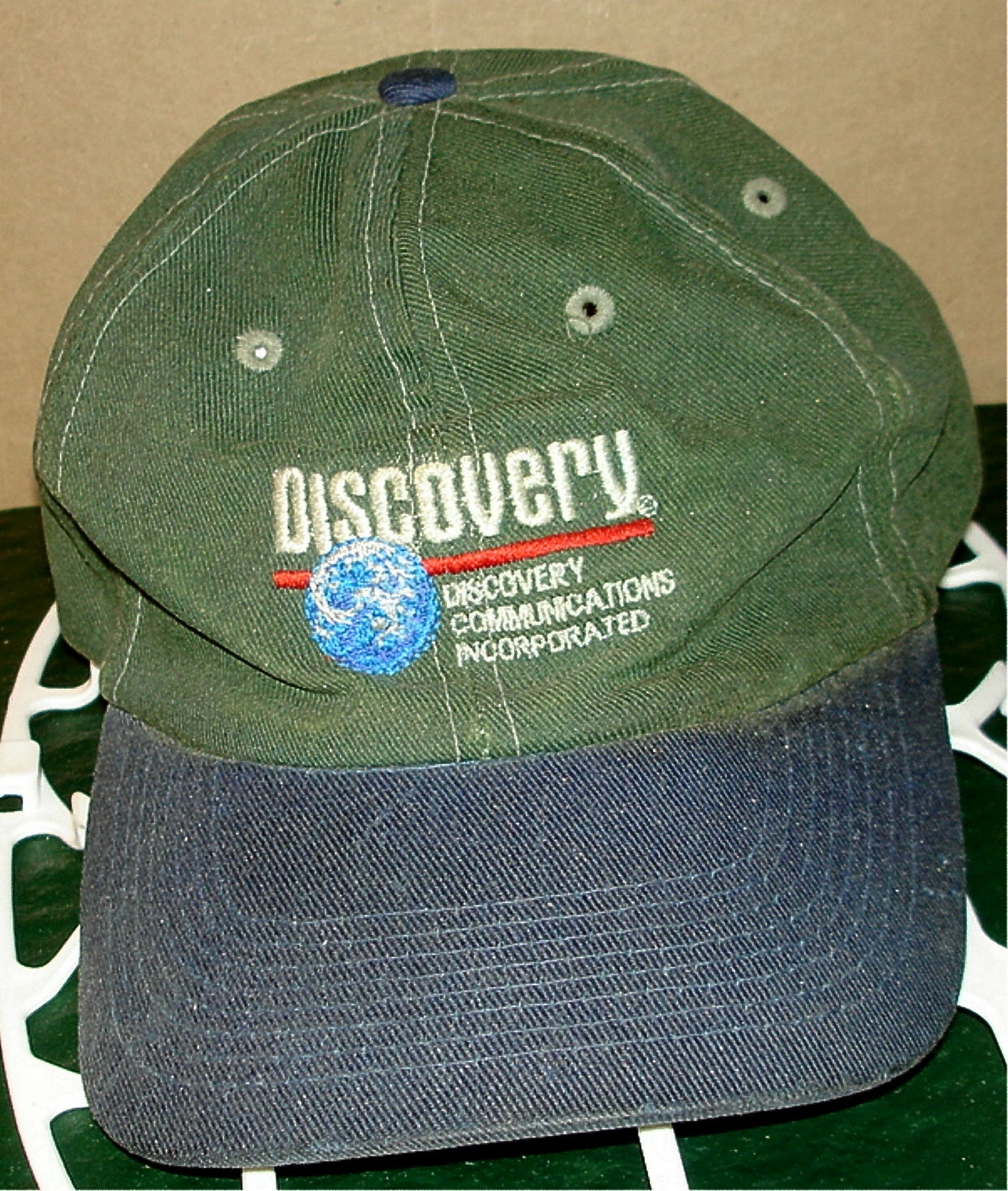 Vtg DISCOVERY CHANNEL - 6 Panel Strapback Baseball Cap Hat - NEW