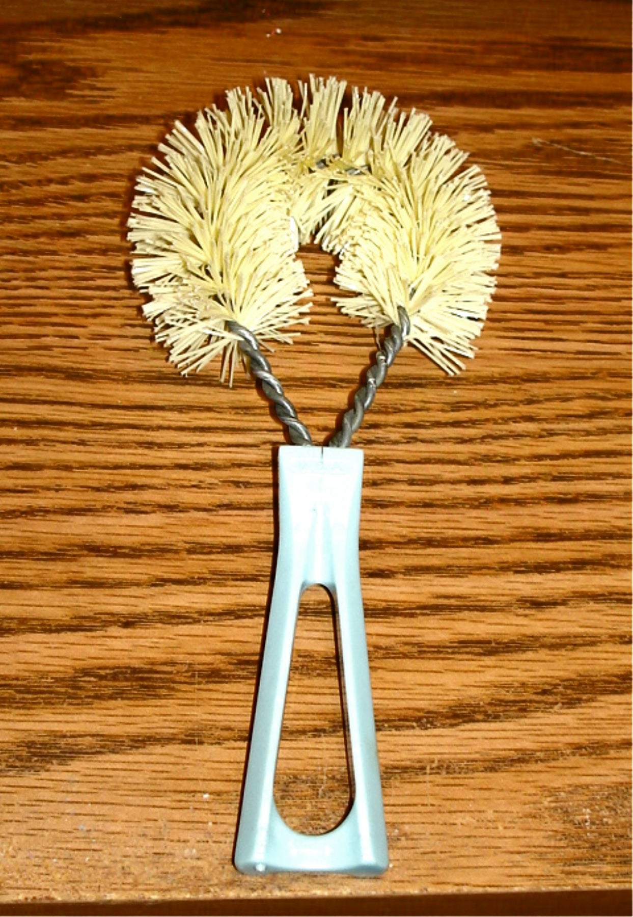 FULLER BRUSH - VINTAGE ROUND VEGGIE/DISH SCRUB BRUSH - ROYAL or BABY BLUE NOS