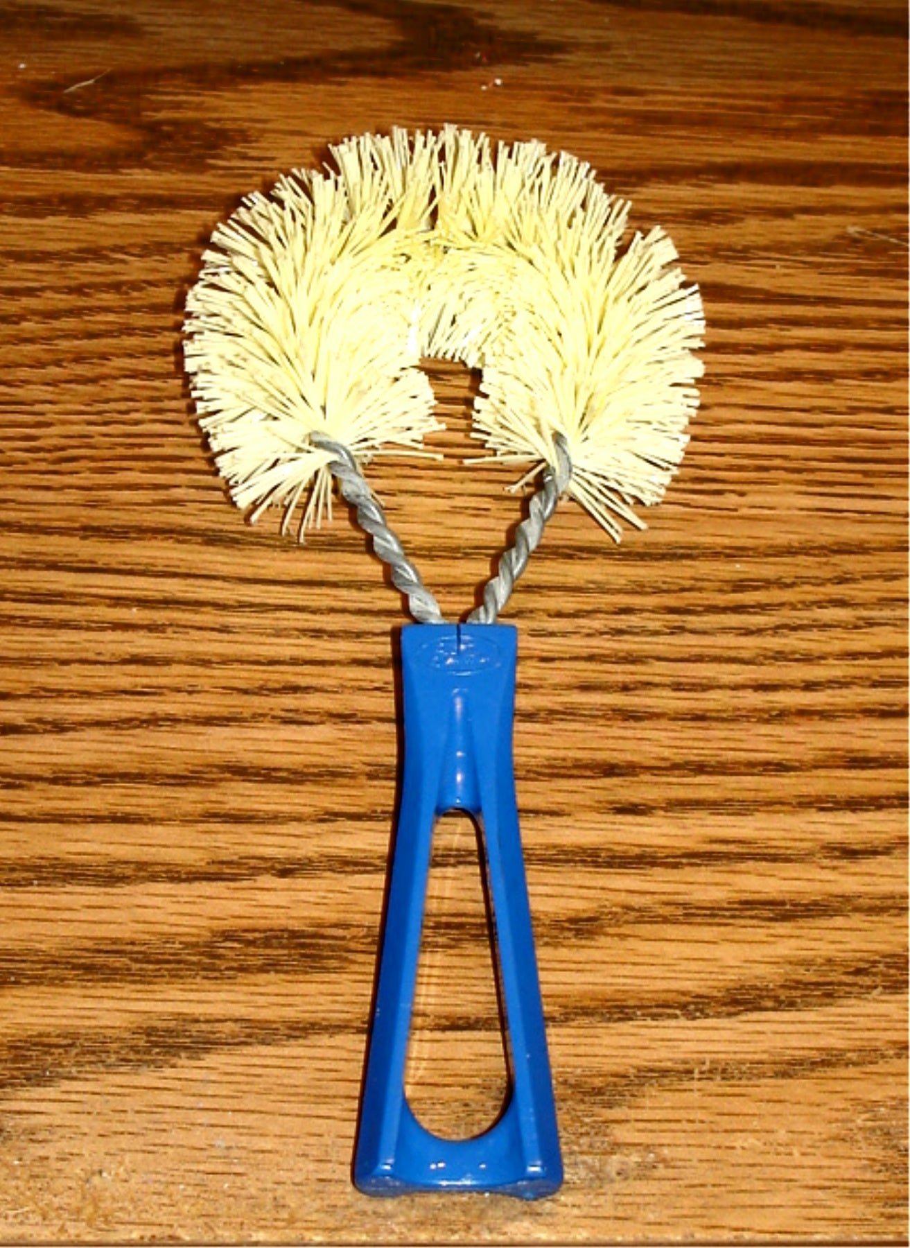 FULLER BRUSH - VINTAGE ROUND VEGGIE/DISH SCRUB BRUSH - ROYAL or BABY BLUE NOS