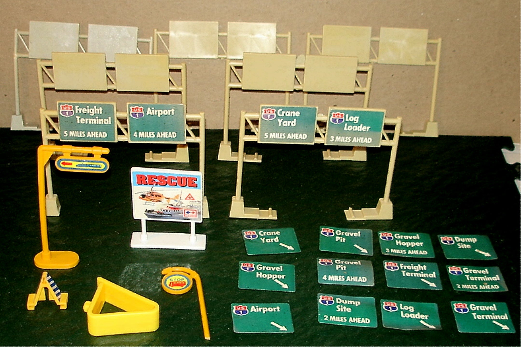 VINTAGE TYCO - US1 ELECTRIC TRUCKING #3763 OVERHEAD 2 LANE HIGHWAY SIGNS