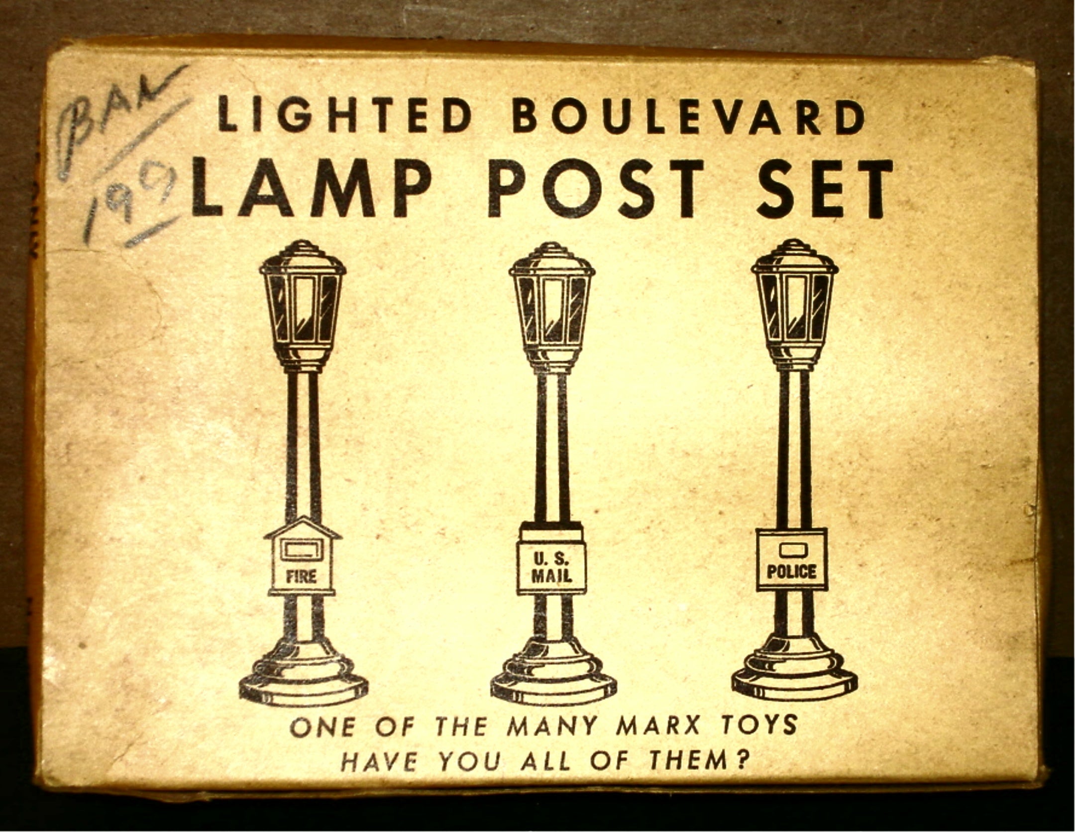 MARX - VINTAGE #073/3 LIGHTED BOULEVARD LAMP POST SET - O/S TRAIN NIB