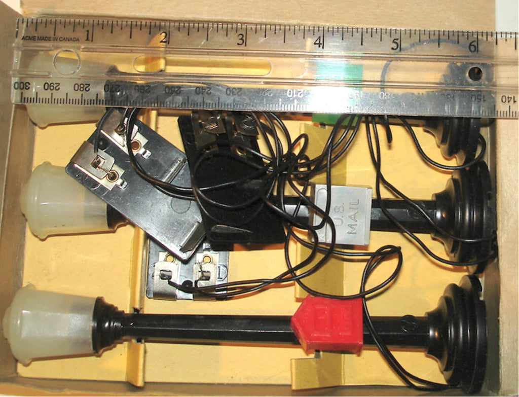 MARX - VINTAGE #073/3 LIGHTED BOULEVARD LAMP POST SET - O/S TRAIN NIB